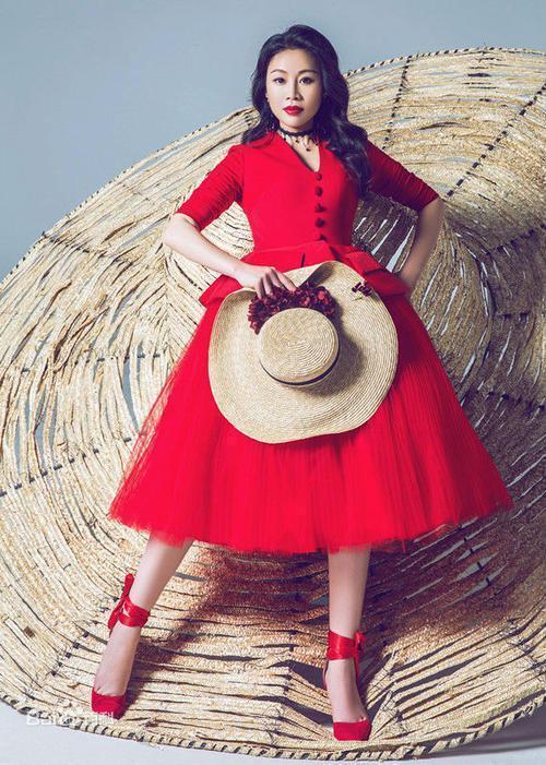 草帽姐的堕落史：从一夜爆红荣登春晚到销声匿迹，她究竟做了什么？