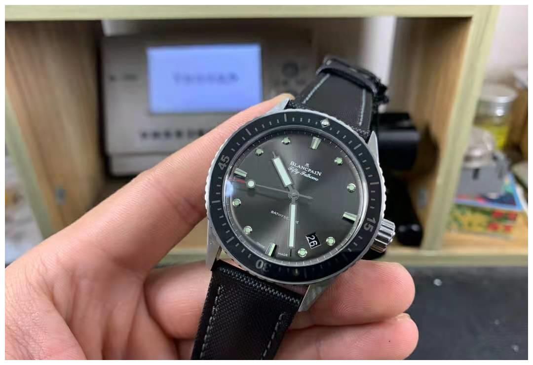 七万以上热门男士潜水手表盘点，出去旅游凹造型正好