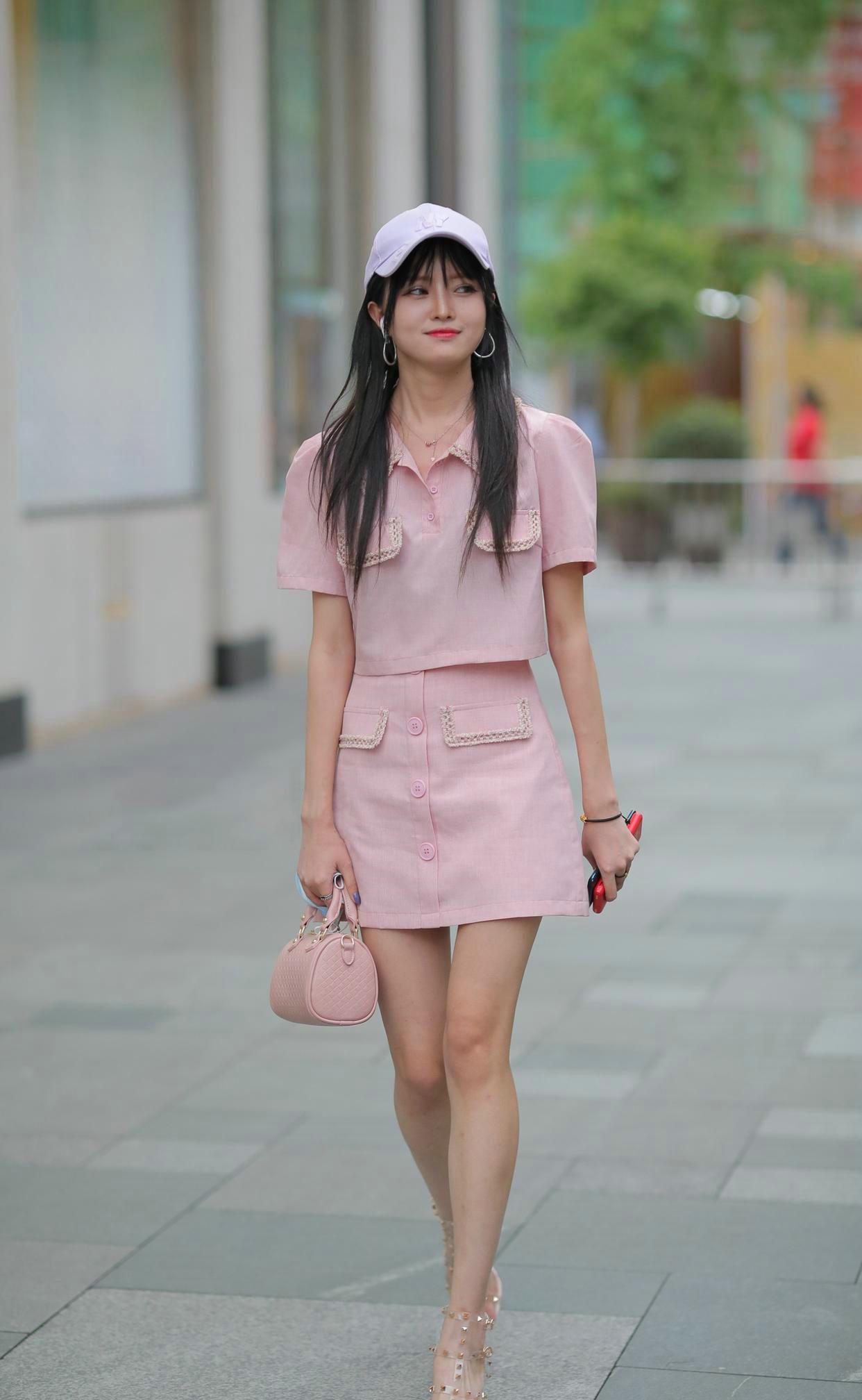 小姐姐|小黑裙,修身显瘦又时髦,搭配黑色上衣,显气质又耐看