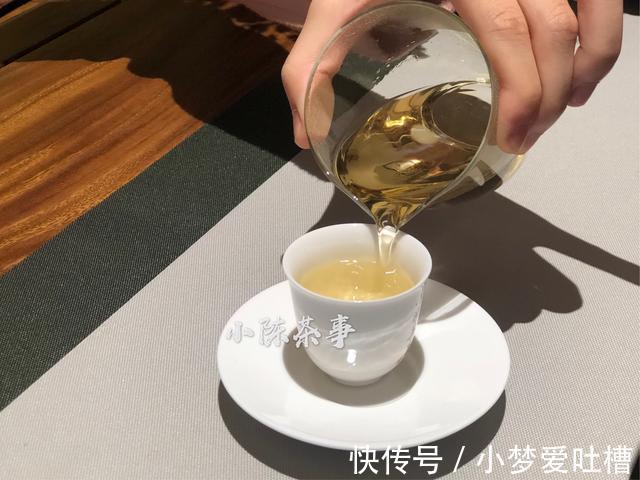 春白茶|冬天煮老白茶暖身,夏天喝新茶解暑,那秋天该如何喝白茶润燥
