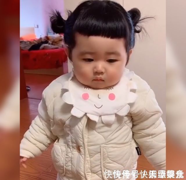 剪头|宝妈给女儿剪刘海像“狗啃”,孩子睁开眼睛后,网友:靠颜值硬撑