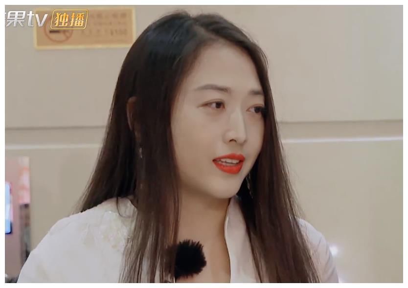 商人|參加茶話會，董明珠和張萌的到場時間，體現(xiàn)出了商人和藝人的差距