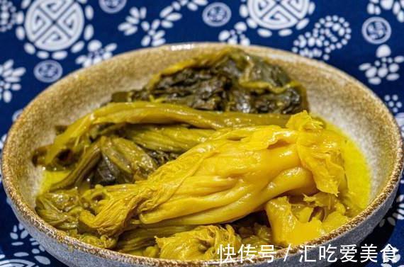 外婆做几十年的酸菜，从不用加盐，腌好的酸菜，比老坛酸菜还酸