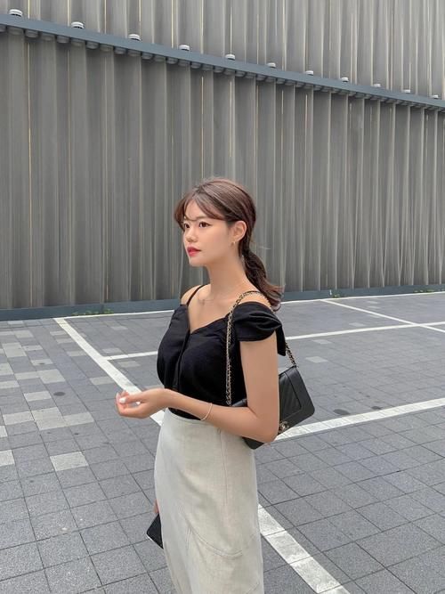 黑白配色|“黑色+白色”，怎么把这两个颜色穿出女人味呢？试试这个搭配
