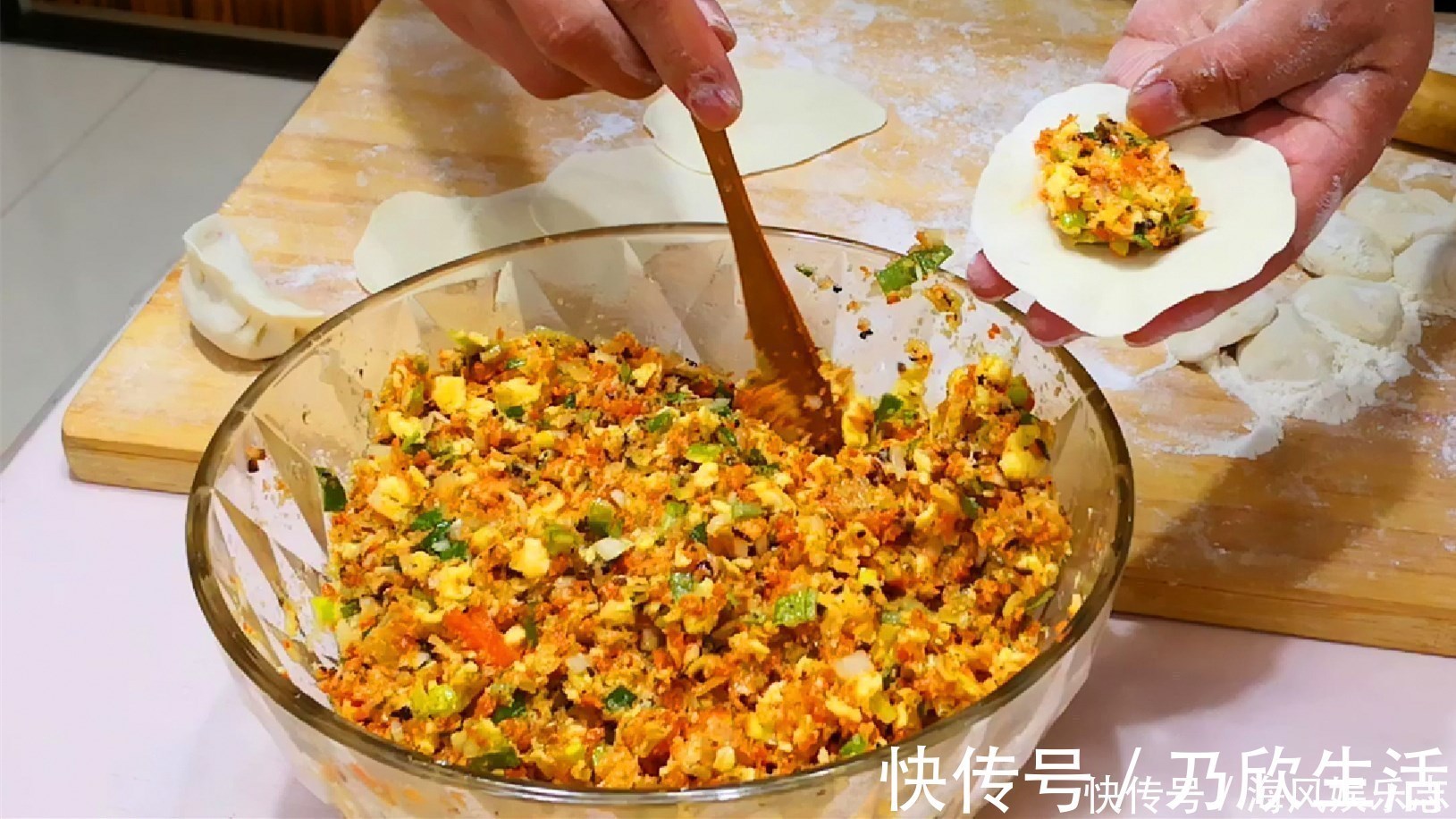 味道|白菜饺子好吃有秘诀,学会如此调馅,味道格外鲜美,味精都省了