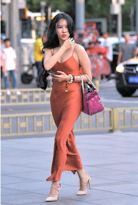 潮流|路人街拍迷人性感的小姐姐,十足的小女人味和潮流个性