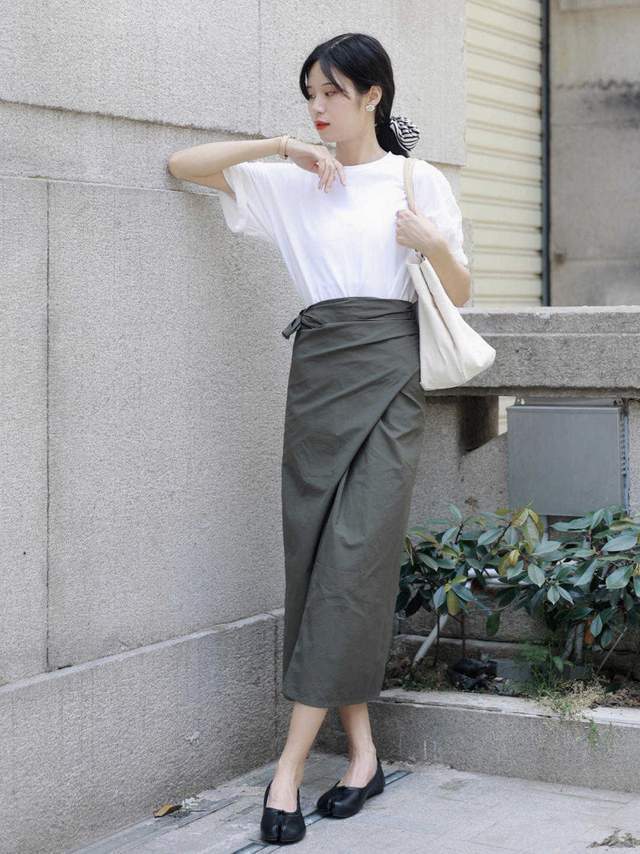 阔腿裤|奔三奔四的气质女神爱这样穿,吊带上衣配西裤干练精致,减龄时髦