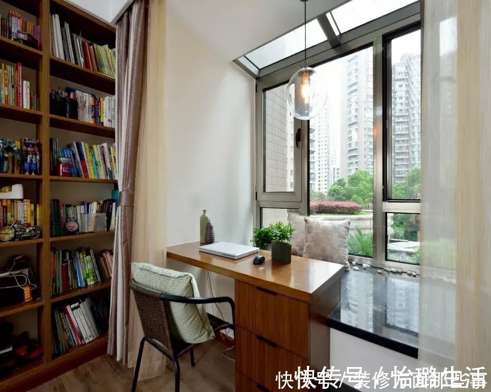 沙发背景墙|136平米的新房,现代与中式的融合,第一眼就爱上了沙发背景墙!