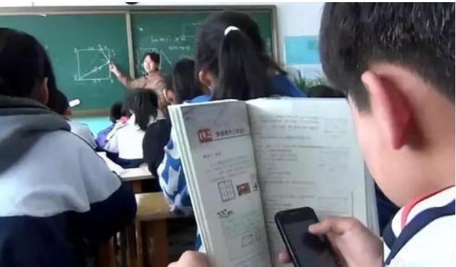 学生$学生课本涂鸦火了,想象力一个比一个丰富,看完忘记原来什么样了