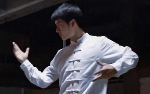 中國功夫|王一博會“舞功”，冠軍秀幕后花絮掉落——國風開燃，剛?cè)岵?
onload=