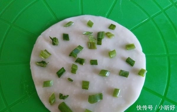 必不可少|中国姑娘在国外卖小吃,30元一份,1天卖500份,老外吃不腻