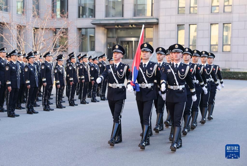 新华社记者|公安部举行升警旗仪式庆祝中国人民警察节
