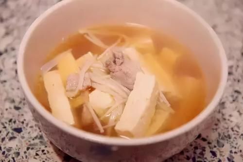  排毒|中年人想要身体好，多吃三种美食，排毒养颜，延缓衰老，滋补身体