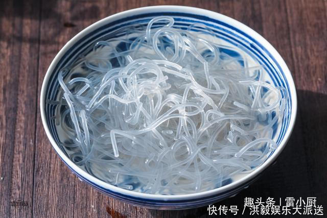 一年到头|我家饭桌上一年到头都有这道菜,焯个水煮一煮,六七分钟就上桌