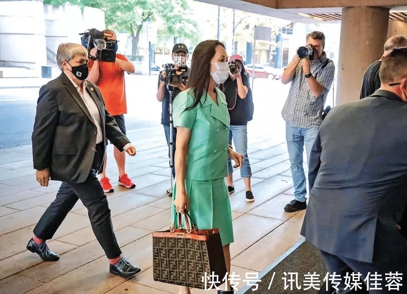 装扮|孟晚舟大胆换风格眼前一亮!首穿“少女风”套装,披肩长发变女神