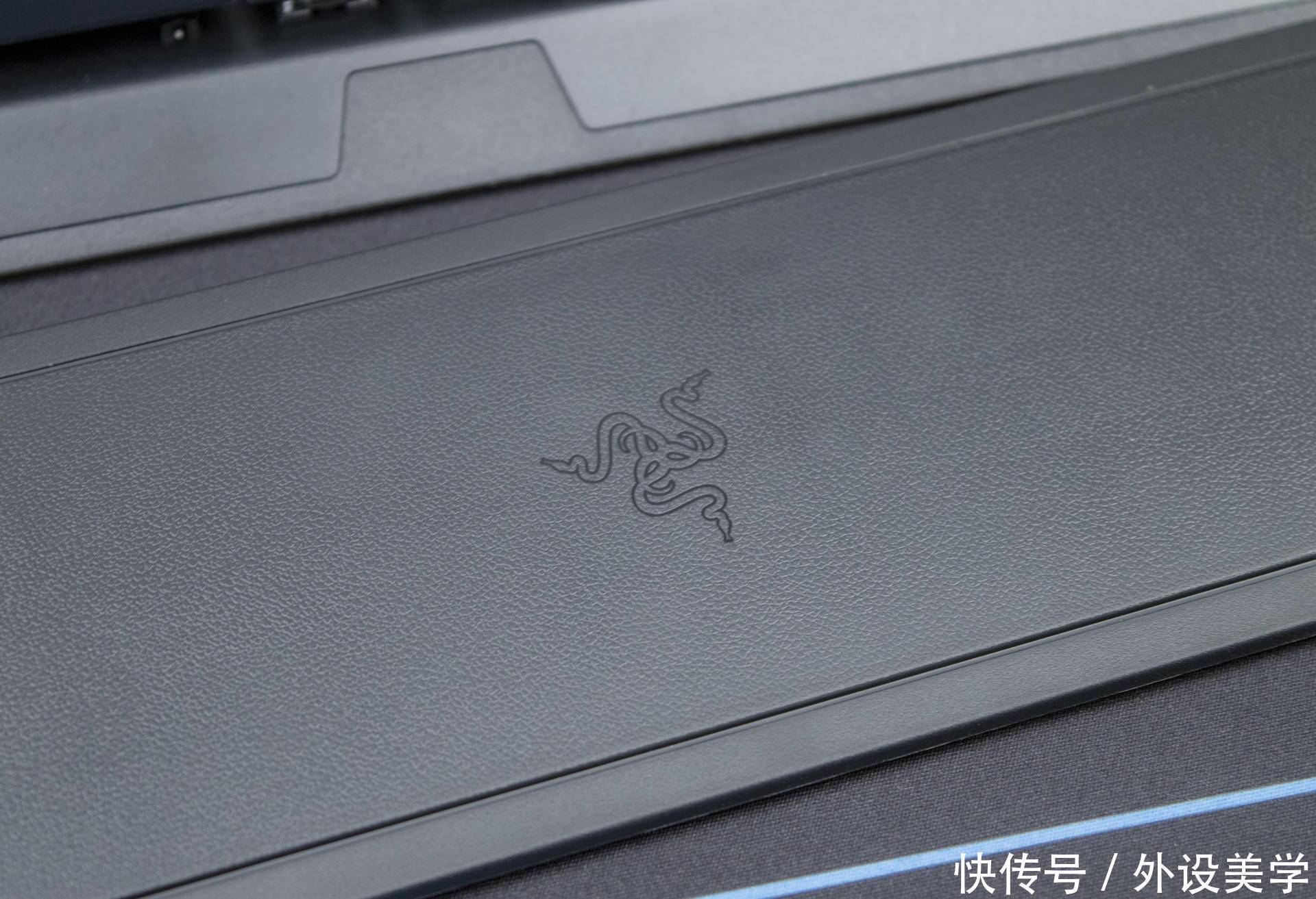 雷蛇|以灯之名,传奇再续:雷蛇黑寡妇 V3 绿轴版开箱