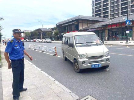 城管|路遇迷路老人杭州城管暖心帮忙！