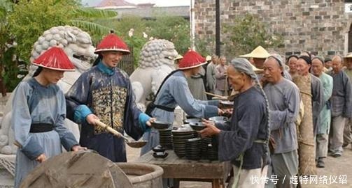 和?|大贪官和珅奉旨赈灾,却向粥里掺沙子,官吏不解,灾情却迅速控制