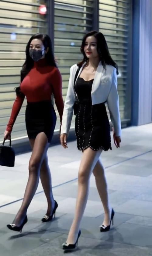 高跟鞋 黑色短裙有型又有范,都市女郎,时尚气质满分!