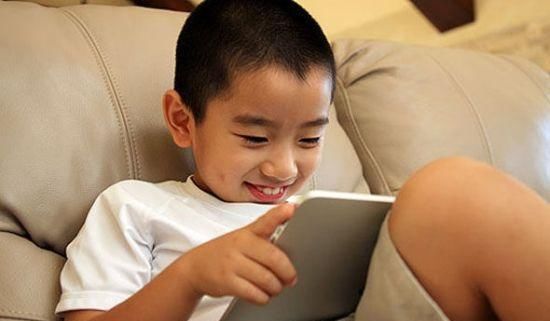 行为|这种行为最容易毁掉孩子,父母要注意