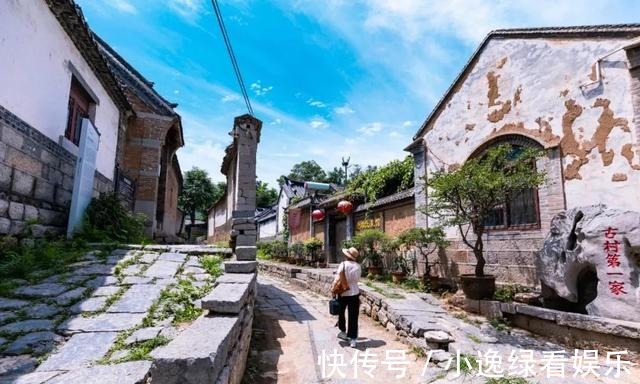 朱家峪景区|十年后再次走进朱家峪，被村里的几个摊煎饼的大妈纠缠着买煎饼