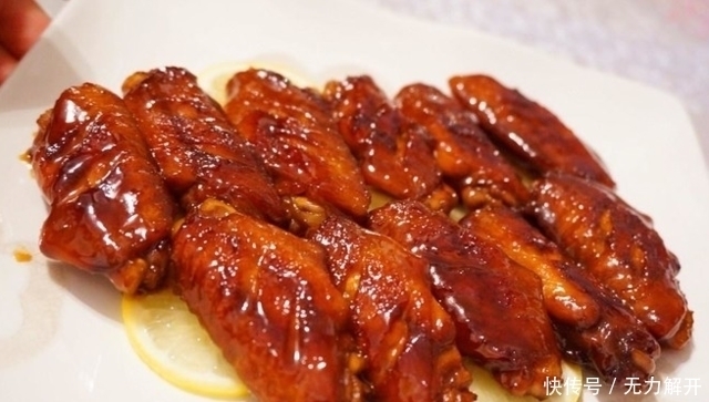 非常简单的一道荤菜,没有做过菜的人也能学会,好吃不腻