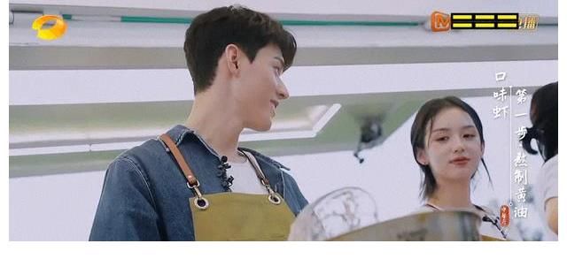 cp感|龚俊周也傲娇互怼，眼神偷瞄气氛甜美，中餐厅5变“浪漫满屋”