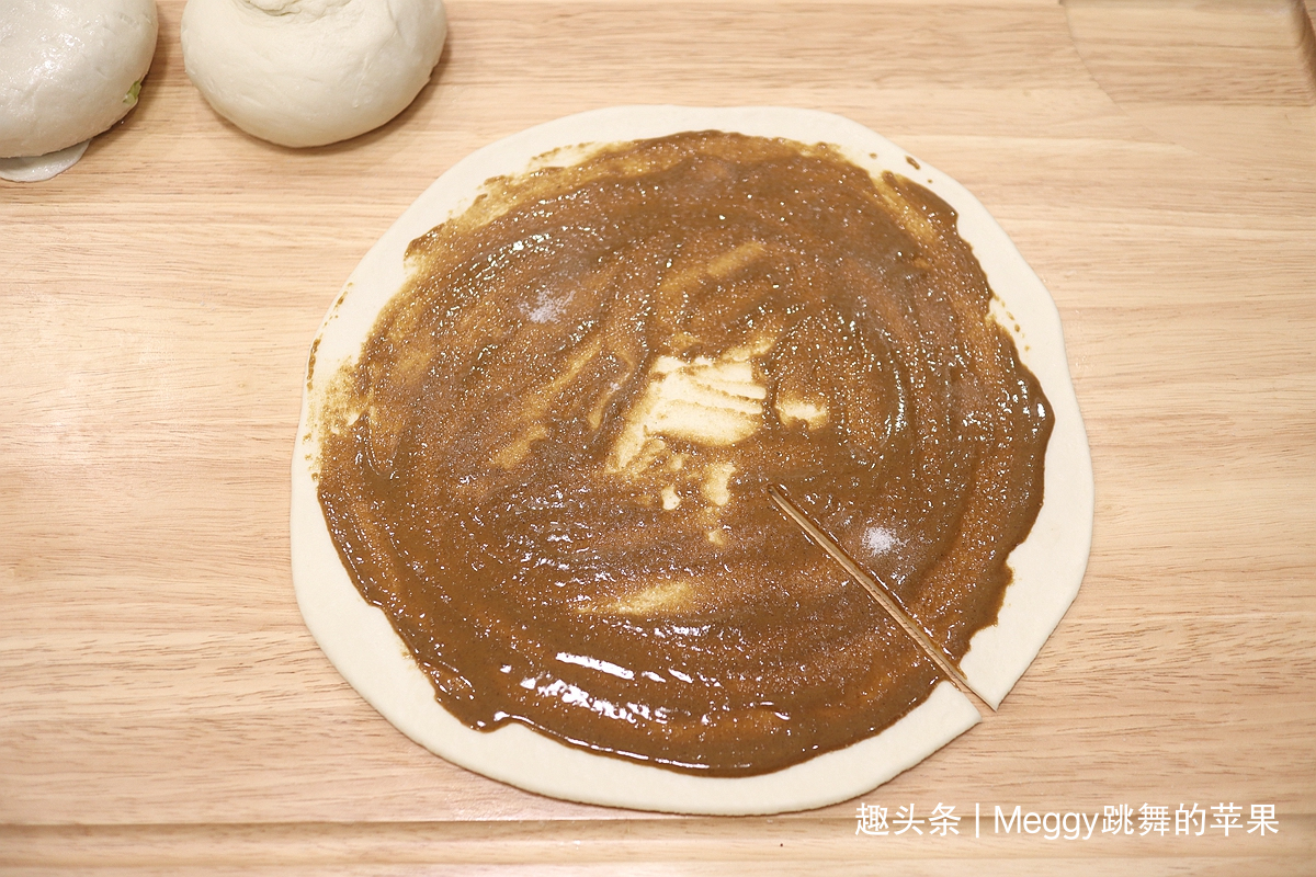 中筋面粉|3种口味的家常饼,外皮酥香柔软多层,切一刀卷一卷就这么简单