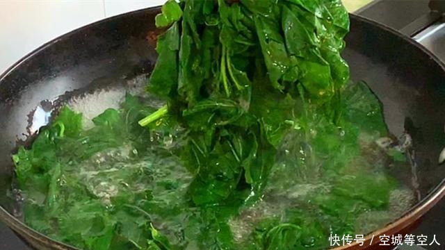 这菜叶子别再扔掉了,比萝卜还营养,用来炒鸡蛋最香,别不懂吃