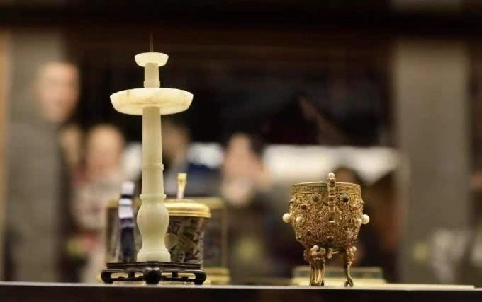 乾隆皇帝|为了制作一盏“杯子”，乾隆皇帝连下了十道圣旨