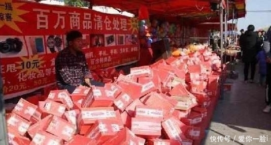 大街|大街无人认领快递十元一个,摊主日赚万元笑乐了,打开后竟是这些