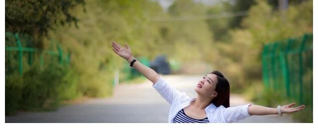 女生|性格上的光芒胜过样貌的几大星座女，让人越来越爱，正能量满满