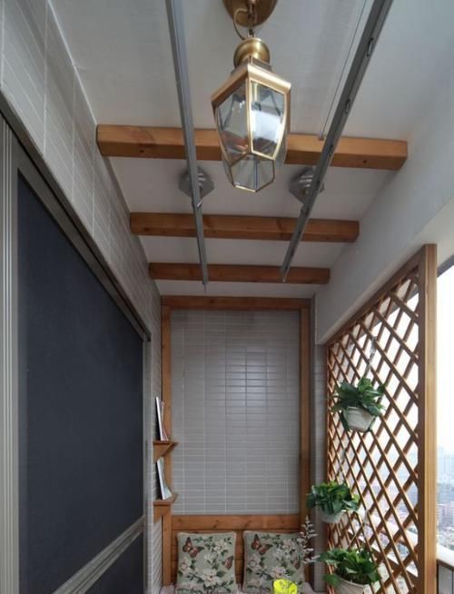 阳台上|丈母娘给我们小夫妻装的新房，温馨而又精致，唯独背景墙太辣眼