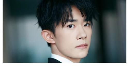 千玺|易烊千玺“新面孔”曝光!两部新作即将亮相,有望成为圈层骄傲!