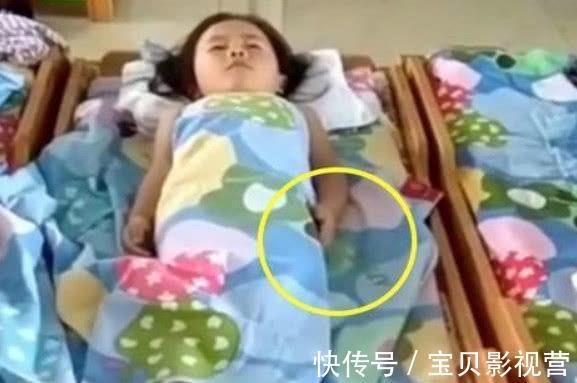 宝妈|女儿在家从不午睡,老师却说在幼儿园很乖,妈妈查看监控后心疼了