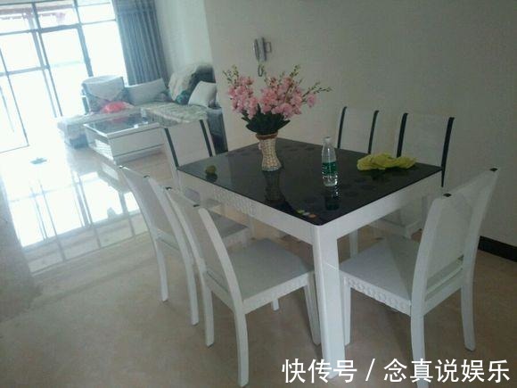 背景墙|房子交给婆婆装修,出差回来一看电视墙,我一天都吃不下饭