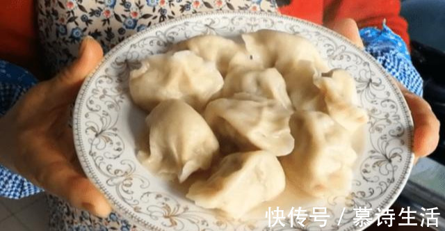 天冷了,大白菜这样吃最过瘾,不炖豆腐,鲜香营养3大碗不够吃!