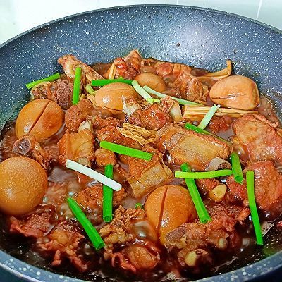 卤蛋腐竹焖排骨