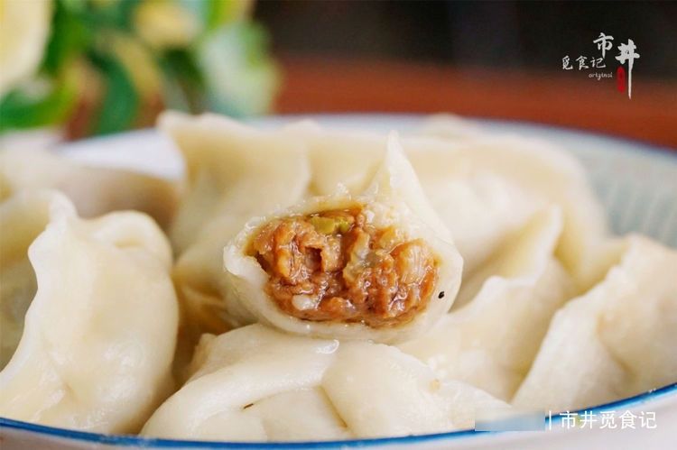 饭店包饺子的3个窍门，馅料还真有讲究，难怪饱满多汁，个个鲜香