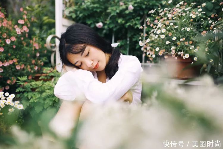 130㎡大露台,花1年改造成“花草蔬果园”,体验屋顶上的田园生活