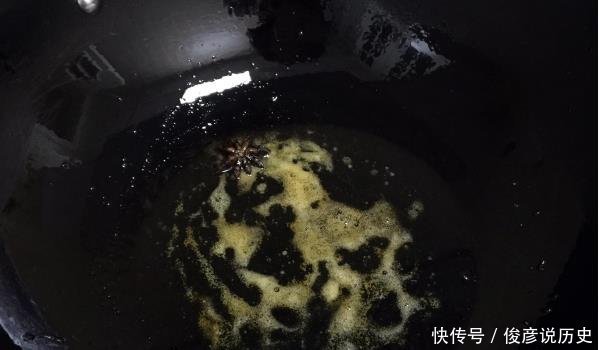 味道|吮指油焖大虾做法来袭,这也太简单了,味道好吃,营养丰富