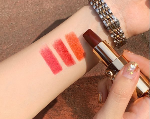 涂抹 “一款三用”的平价口红,不挑肤色巨显白,素颜涂也能彰显高级感