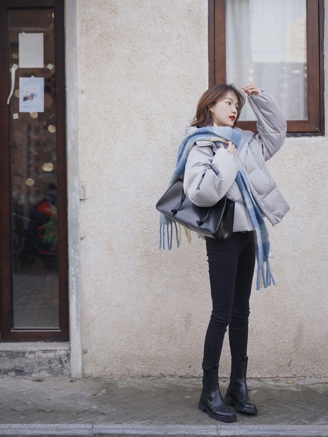 羽绒服|冬季的衣品很重要,借鉴4款实用的羽绒服,不费劲又优雅