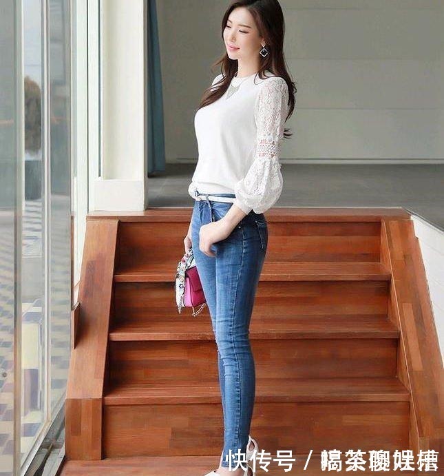 感觉|牛仔裤小姐姐的搭配魅力十足，穿出不同的感觉