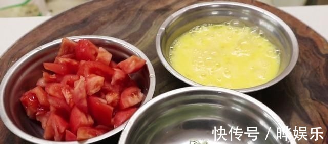 “西红柿炒鸡蛋”很多人第一步就错了,难怪不好吃,看大厨咋做的