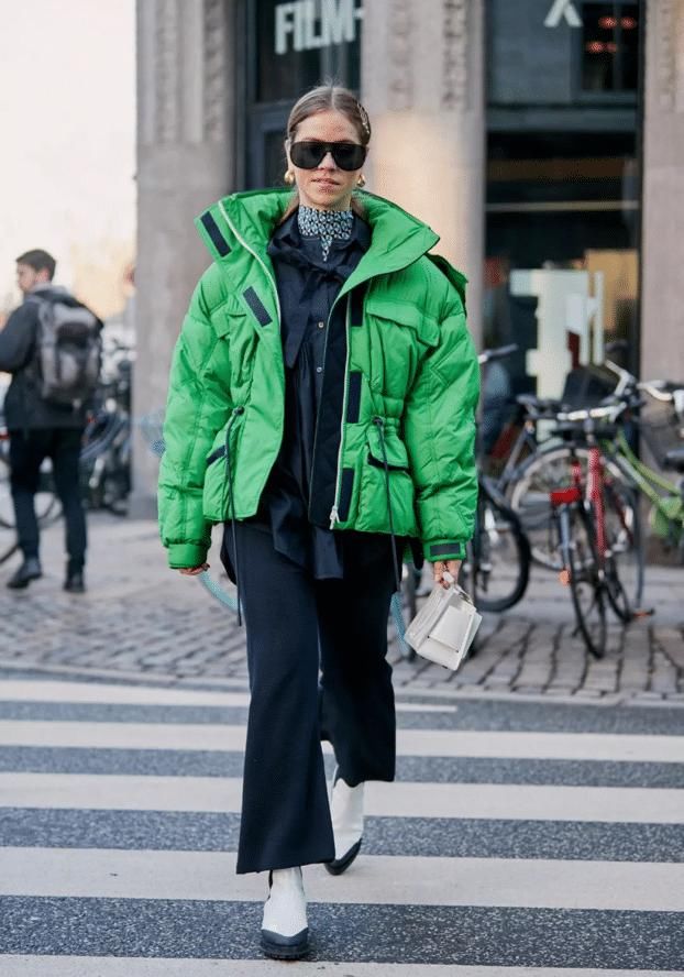 穿羽绒服时，只知道黑色？2021的“流行色”来了，时髦显高级