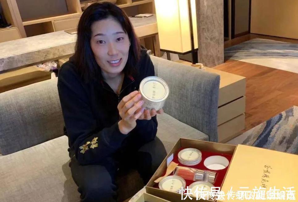 排球|朱婷大姐：辍学打工供妹上体校，用瘦弱身躯为妹妹们撑起一片天！