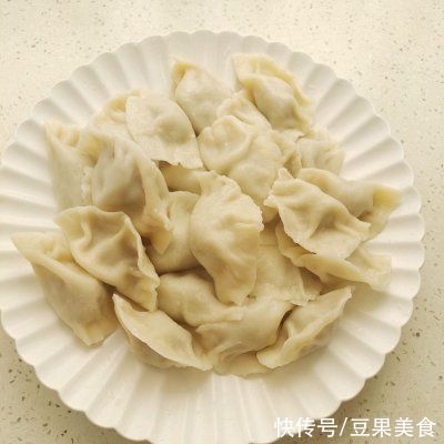 保鲜膜|无敌下饭的芹菜牛肉饺子，胃口全开