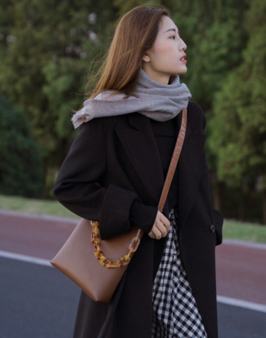 黑色大衣|“黑色大衣”烂大街?冬天学会这4套穿搭就够了,让你保暖又洋气