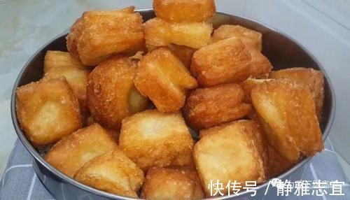 我家面粉就爱这样吃，加2个鸡蛋，焦脆香酥不油腻，吃过就念念不忘